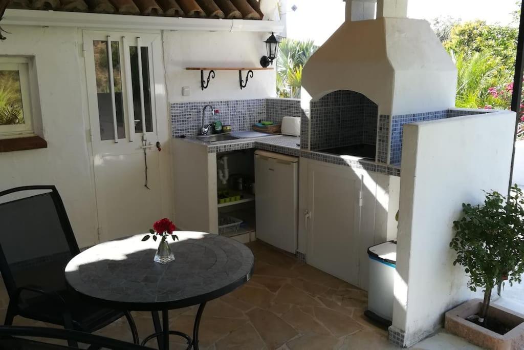 Tiny House 12M2 In Holiday Park With 55 M2 Pool Tolox Exterior photo