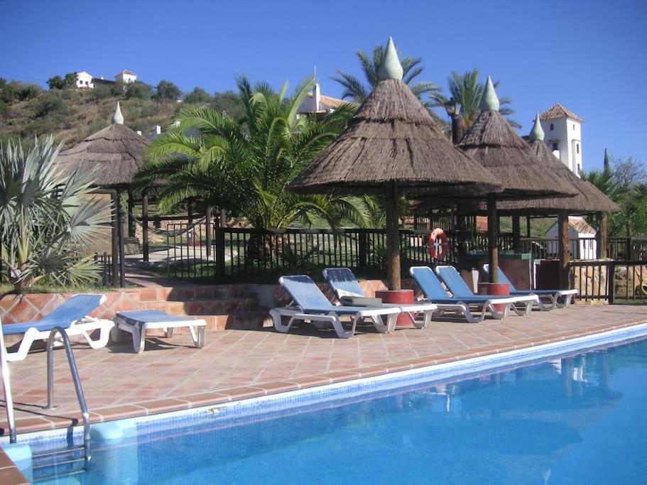 Tiny House 12M2 In Holiday Park With 55 M2 Pool Tolox Exterior photo